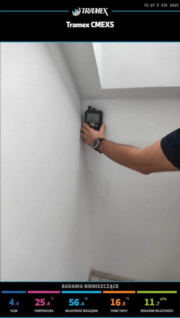 Wykonujemy precyzyjne pomiary wilgotności ścian i posadzek przy użyciu profesjonalnych mierników. Dzięki temu dokładnie wiemy, gdzie znajduje się wilgoć i możemy dobrać skuteczną metodę osuszania.