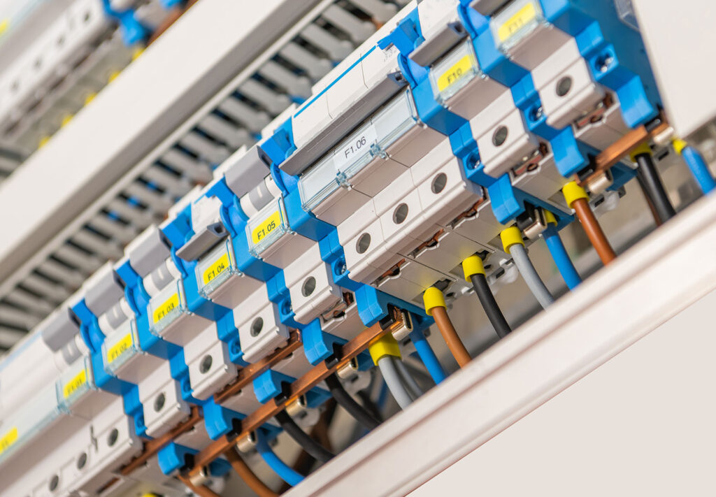 Montaż i wymiana rozdzielnicy elektrycznej (2)